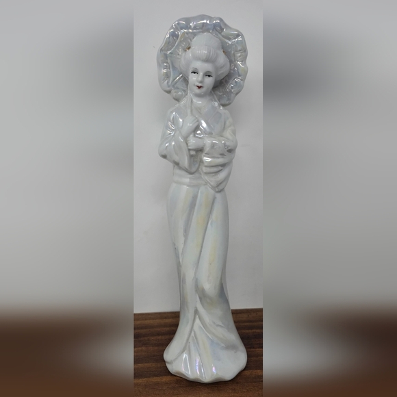 Vintage Japanese Geisha Porcelain White Pearl Iridescent Figurine 10.5" Unmarked - Picture 1 of 12
